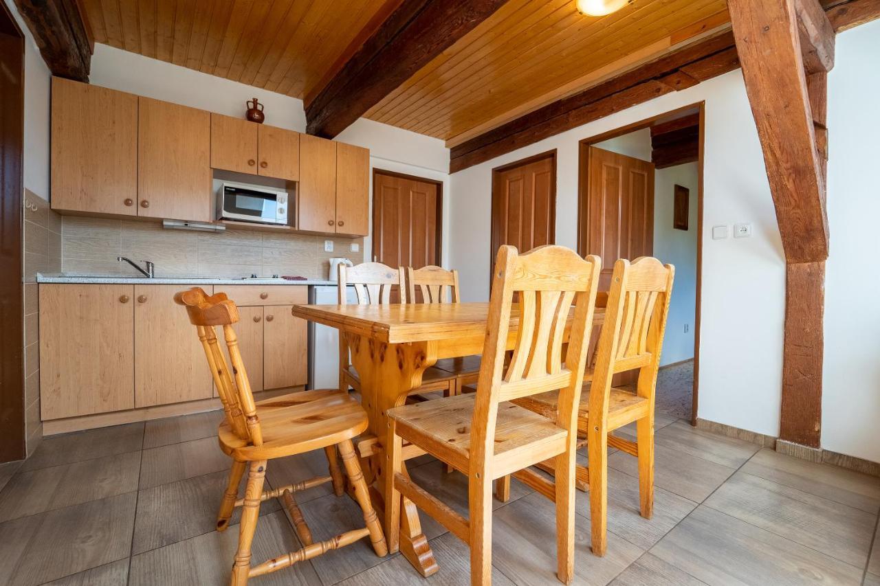 Family Apartments V Zatisi โดลนี โมราวา ภายนอก รูปภาพ