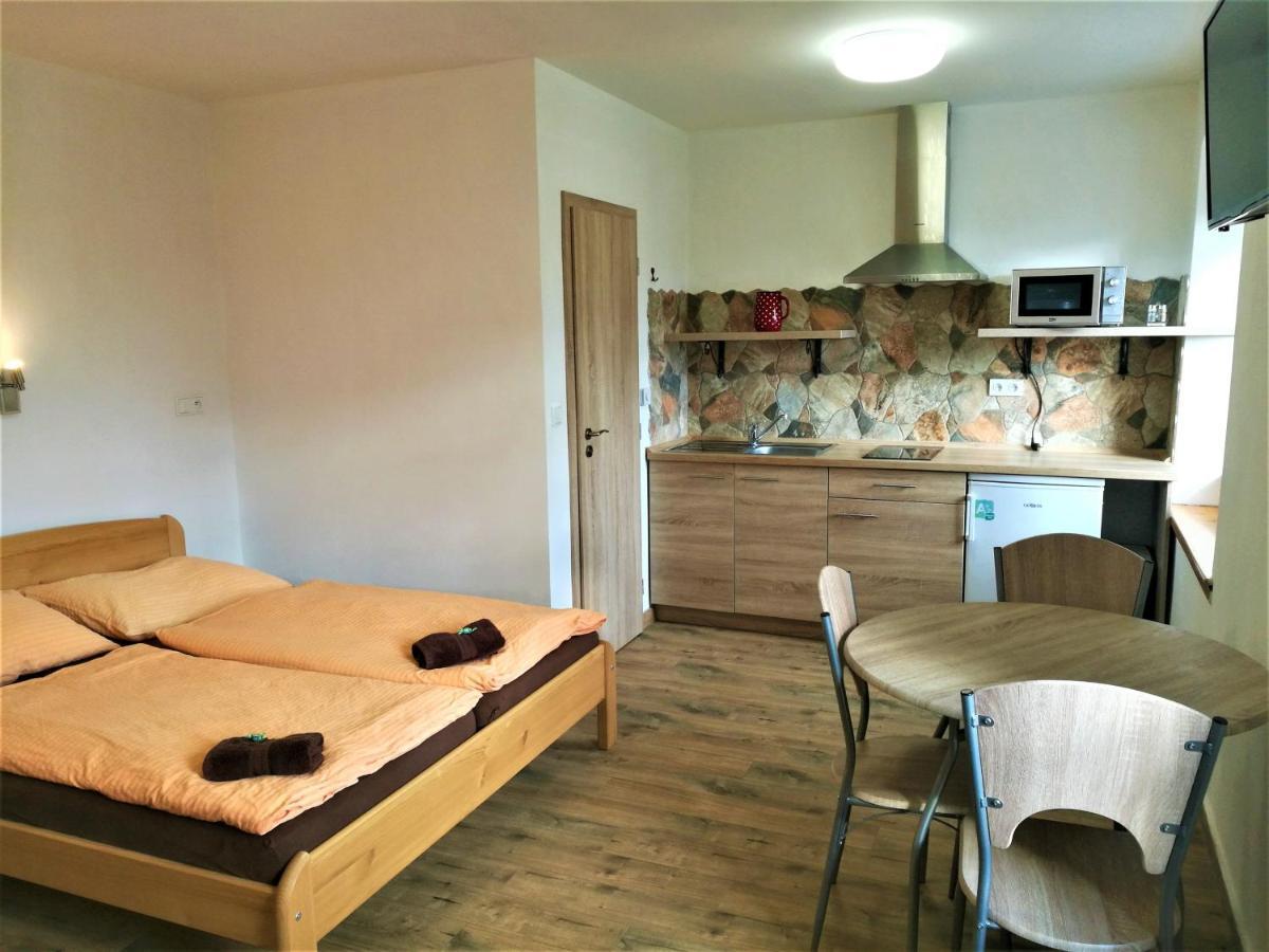 Family Apartments V Zatisi โดลนี โมราวา ภายนอก รูปภาพ